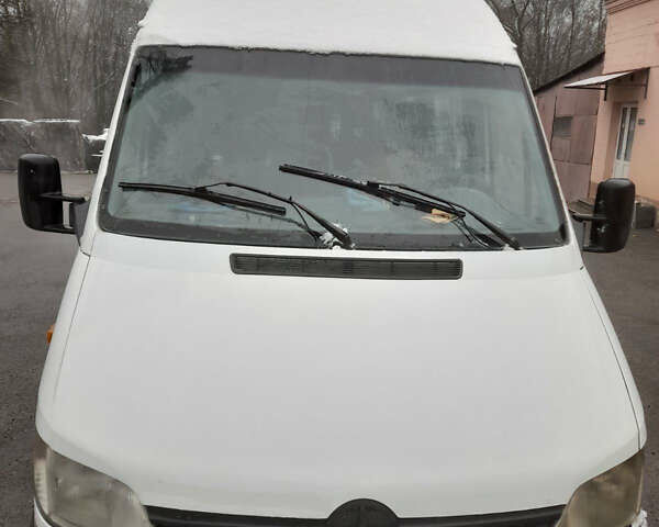 Белый Мерседес Sprinter, объемом двигателя 2.3 л и пробегом 500 тыс. км за 10000 $, фото 6 на Automoto.ua