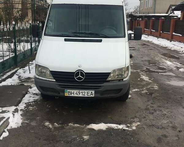 Белый Мерседес Sprinter, объемом двигателя 2.2 л и пробегом 400 тыс. км за 9000 $, фото 3 на Automoto.ua