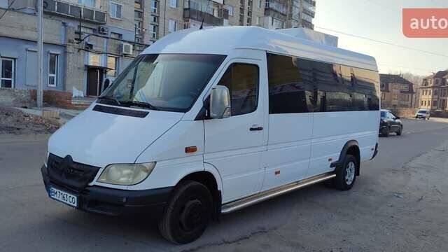 Белый Мерседес Sprinter, объемом двигателя 2.7 л и пробегом 700 тыс. км за 15000 $, фото 4 на Automoto.ua