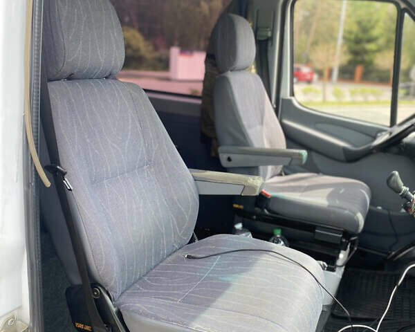 Белый Мерседес Sprinter, объемом двигателя 2.7 л и пробегом 335 тыс. км за 8800 $, фото 11 на Automoto.ua