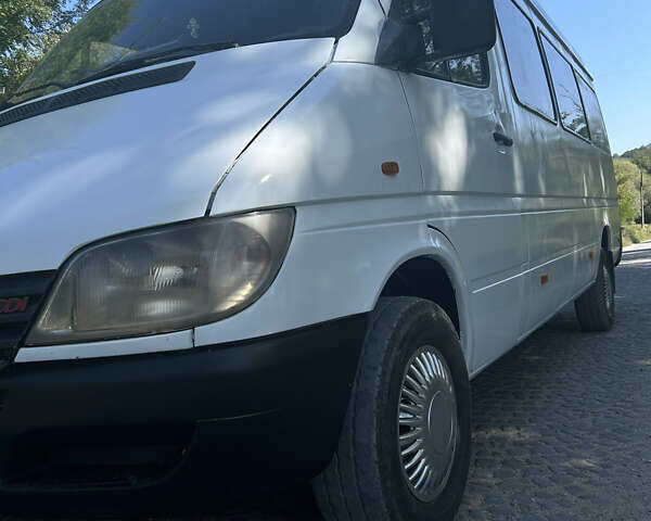 Белый Мерседес Sprinter, объемом двигателя 2.1 л и пробегом 300 тыс. км за 7300 $, фото 5 на Automoto.ua