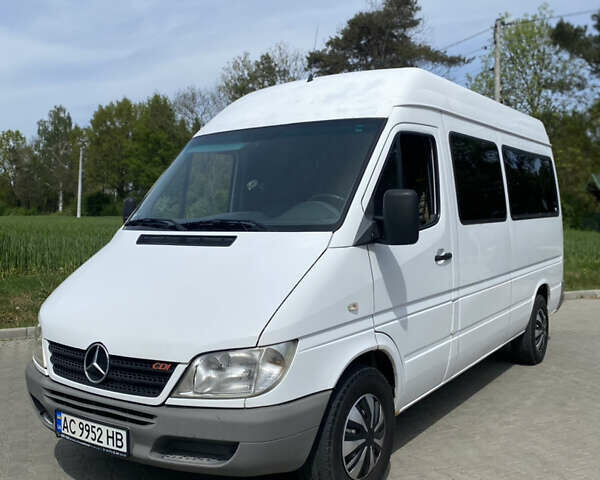 Белый Мерседес Sprinter, объемом двигателя 2.7 л и пробегом 335 тыс. км за 8800 $, фото 1 на Automoto.ua