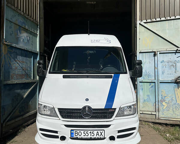 Белый Мерседес Sprinter, объемом двигателя 2.69 л и пробегом 800 тыс. км за 13500 $, фото 4 на Automoto.ua