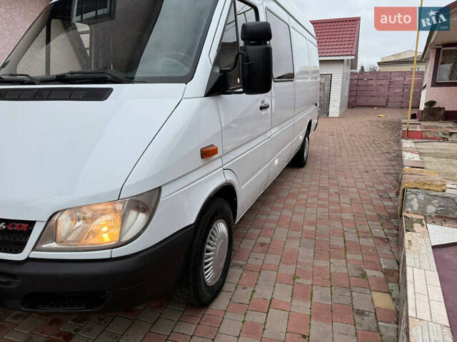 Белый Мерседес Sprinter, объемом двигателя 2.69 л и пробегом 600 тыс. км за 9250 $, фото 3 на Automoto.ua