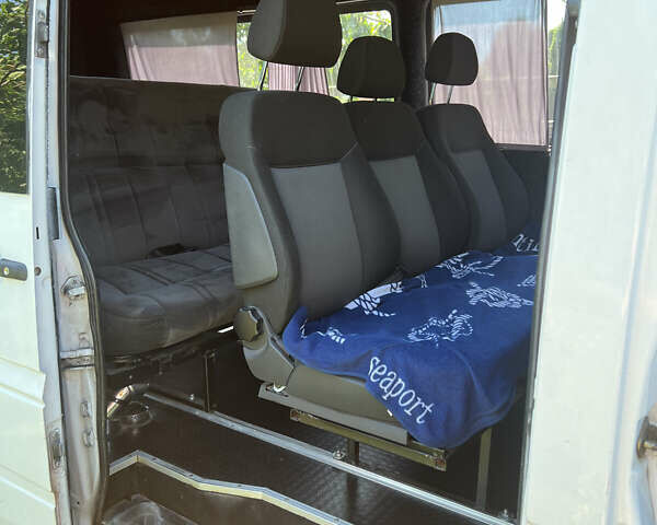 Белый Мерседес Sprinter, объемом двигателя 2.2 л и пробегом 100 тыс. км за 7000 $, фото 7 на Automoto.ua
