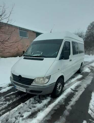 Белый Мерседес Sprinter, объемом двигателя 2.7 л и пробегом 999 тыс. км за 7000 $, фото 5 на Automoto.ua