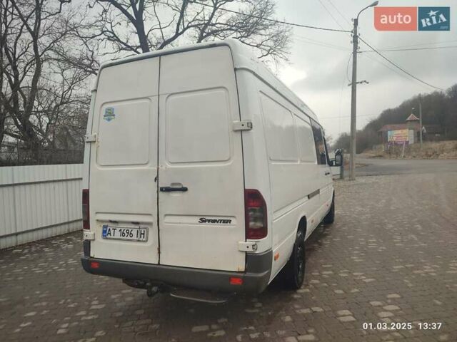 Белый Мерседес Sprinter, объемом двигателя 2.7 л и пробегом 285 тыс. км за 8099 $, фото 2 на Automoto.ua