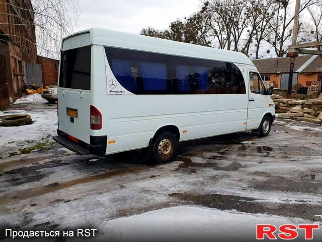 Белый Мерседес Sprinter, объемом двигателя 2.2 л и пробегом 555 тыс. км за 7777 $, фото 2 на Automoto.ua