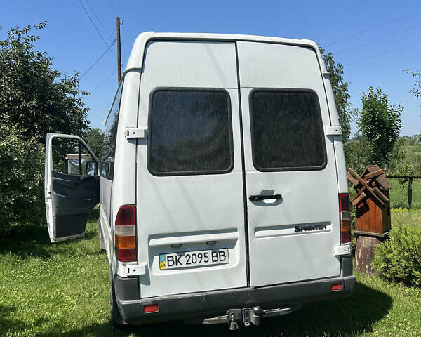 Белый Мерседес Sprinter, объемом двигателя 2.2 л и пробегом 100 тыс. км за 7000 $, фото 3 на Automoto.ua