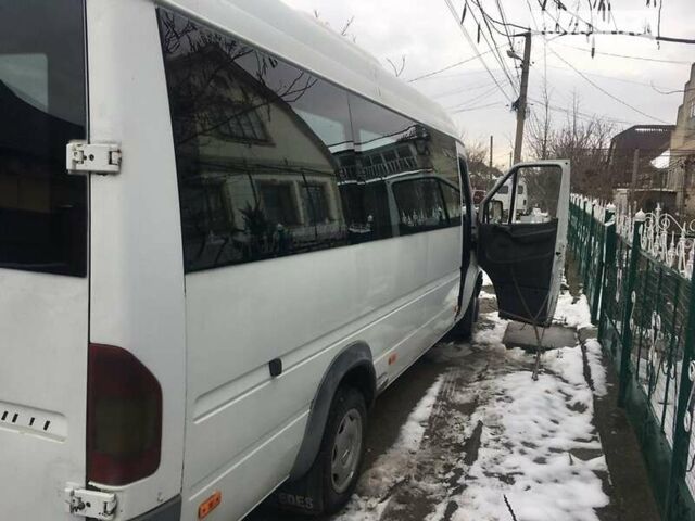 Белый Мерседес Sprinter, объемом двигателя 2.2 л и пробегом 400 тыс. км за 9000 $, фото 1 на Automoto.ua