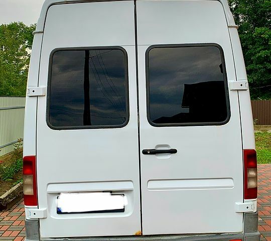 Белый Мерседес Sprinter, объемом двигателя 2.1 л и пробегом 460 тыс. км за 5500 $, фото 3 на Automoto.ua