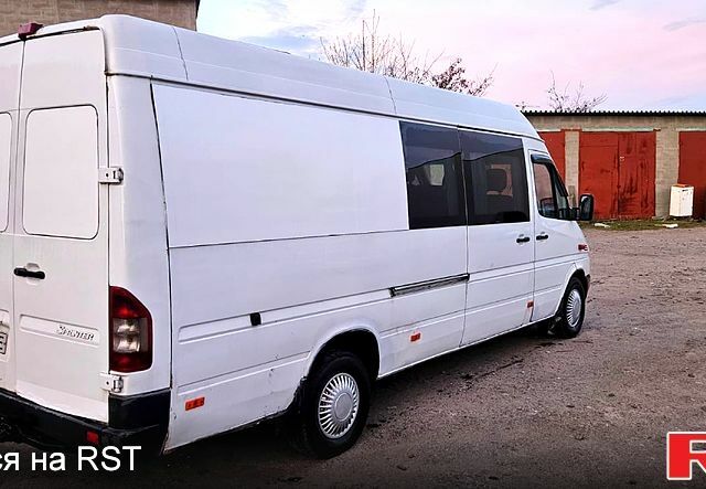 Білий Мерседес Sprinter, об'ємом двигуна 2.7 л та пробігом 387 тис. км за 5700 $, фото 2 на Automoto.ua