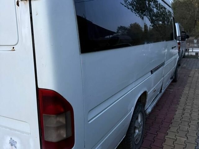Белый Мерседес Sprinter, объемом двигателя 2.15 л и пробегом 500 тыс. км за 4100 $, фото 5 на Automoto.ua