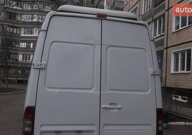 Белый Мерседес Sprinter, объемом двигателя 2.7 л и пробегом 850 тыс. км за 13000 $, фото 2 на Automoto.ua