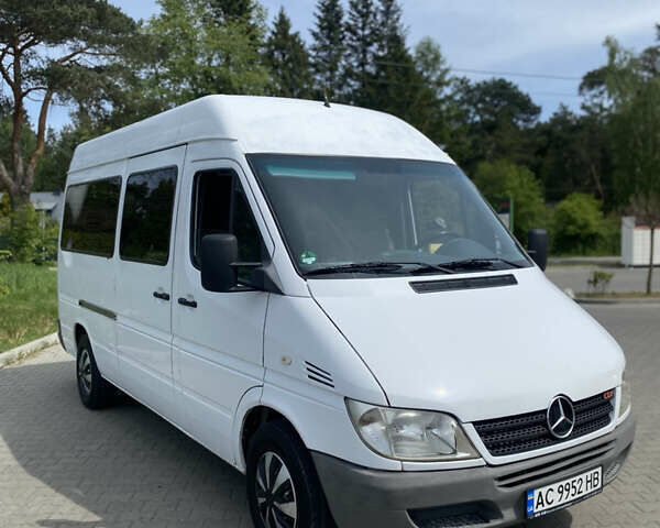 Белый Мерседес Sprinter, объемом двигателя 2.7 л и пробегом 335 тыс. км за 8800 $, фото 5 на Automoto.ua