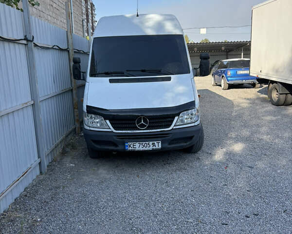 Белый Мерседес Sprinter, объемом двигателя 2.15 л и пробегом 640 тыс. км за 7000 $, фото 3 на Automoto.ua