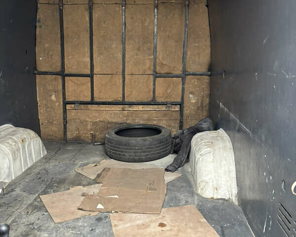 Белый Мерседес Sprinter, объемом двигателя 2.15 л и пробегом 640 тыс. км за 7000 $, фото 5 на Automoto.ua