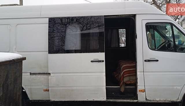 Белый Мерседес Sprinter, объемом двигателя 2.1 л и пробегом 500 тыс. км за 6950 $, фото 9 на Automoto.ua