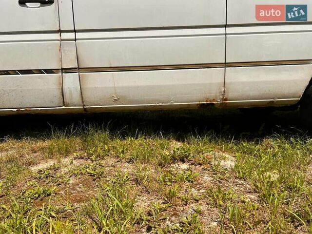 Белый Мерседес Sprinter, объемом двигателя 2.69 л и пробегом 430 тыс. км за 6300 $, фото 4 на Automoto.ua