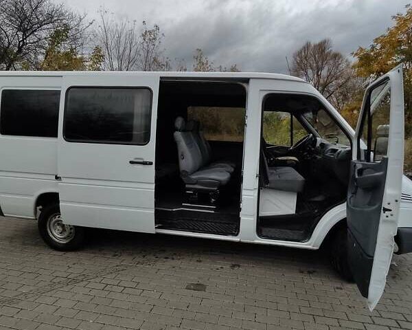 Белый Мерседес Sprinter, объемом двигателя 2.15 л и пробегом 801 тыс. км за 7200 $, фото 2 на Automoto.ua