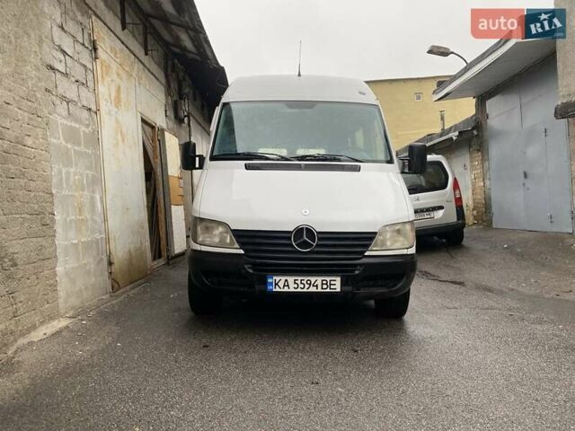 Белый Мерседес Sprinter, объемом двигателя 2.1 л и пробегом 310 тыс. км за 7200 $, фото 3 на Automoto.ua