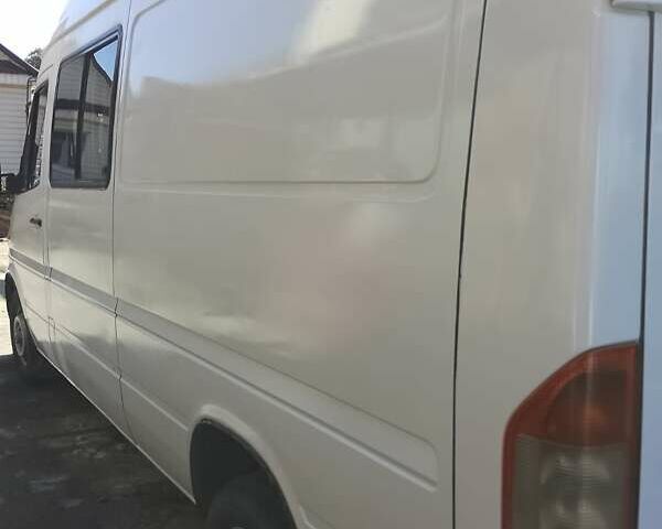 Белый Мерседес Sprinter, объемом двигателя 2.1 л и пробегом 350 тыс. км за 8300 $, фото 3 на Automoto.ua