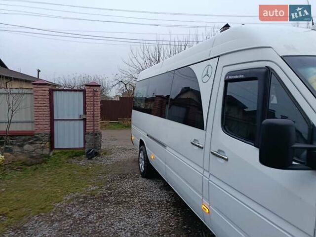Белый Мерседес Sprinter, объемом двигателя 2.2 л и пробегом 530 тыс. км за 9000 $, фото 2 на Automoto.ua