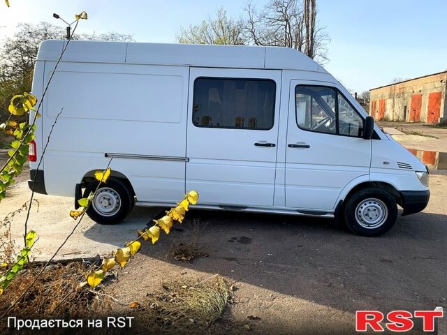 Белый Мерседес Sprinter, объемом двигателя 2.7 л и пробегом 526 тыс. км за 8500 $, фото 4 на Automoto.ua