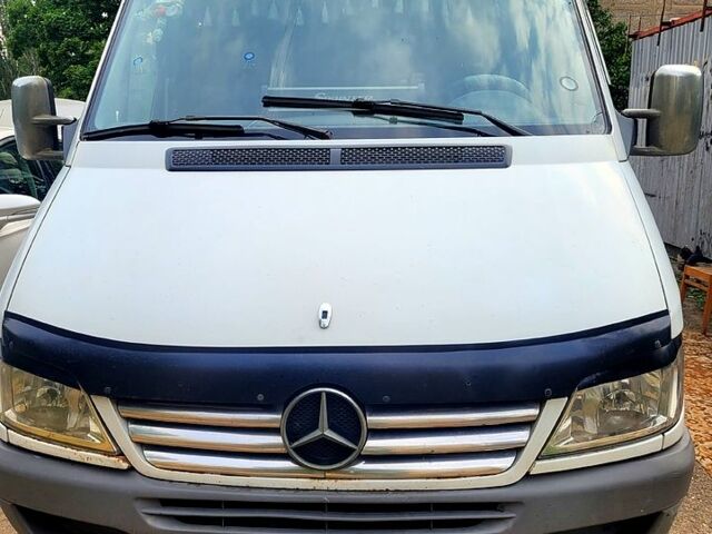 Белый Мерседес Sprinter, объемом двигателя 2.1 л и пробегом 500 тыс. км за 7000 $, фото 1 на Automoto.ua