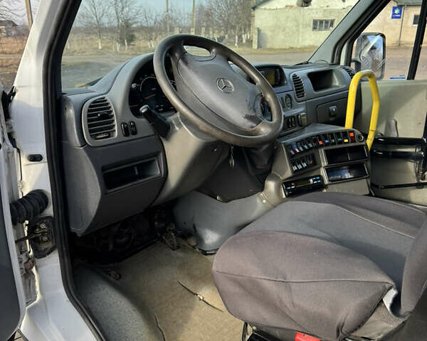 Белый Мерседес Sprinter, объемом двигателя 2.7 л и пробегом 593 тыс. км за 12500 $, фото 8 на Automoto.ua