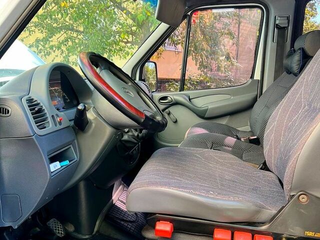 Білий Мерседес Sprinter, об'ємом двигуна 2.1 л та пробігом 355 тис. км за 7500 $, фото 6 на Automoto.ua