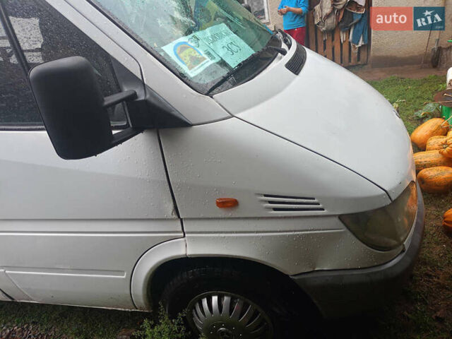 Белый Мерседес Sprinter, объемом двигателя 2.2 л и пробегом 552 тыс. км за 6700 $, фото 3 на Automoto.ua