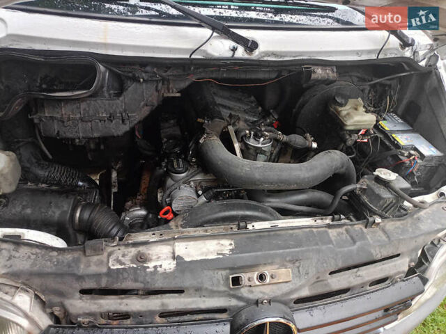 Белый Мерседес Sprinter, объемом двигателя 2.2 л и пробегом 552 тыс. км за 6700 $, фото 8 на Automoto.ua