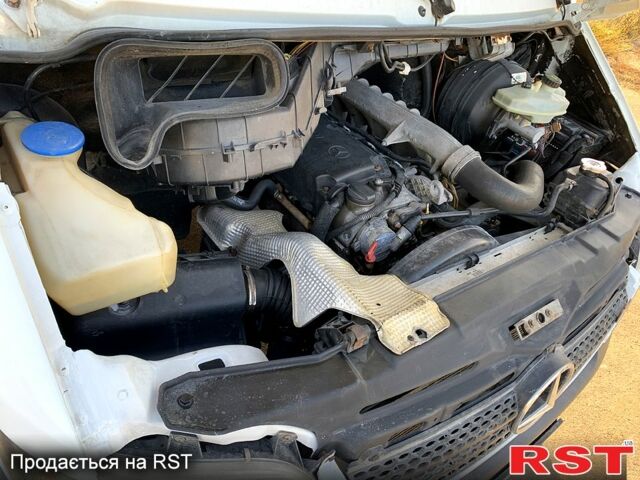 Белый Мерседес Sprinter, объемом двигателя 2.7 л и пробегом 526 тыс. км за 8500 $, фото 13 на Automoto.ua