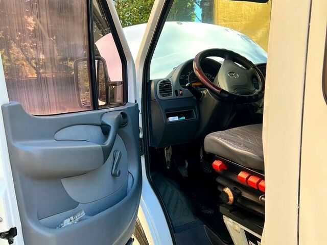 Білий Мерседес Sprinter, об'ємом двигуна 2.1 л та пробігом 355 тис. км за 7500 $, фото 2 на Automoto.ua
