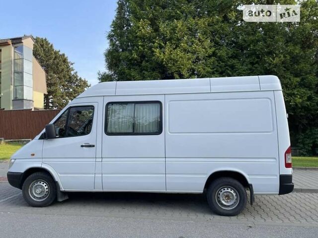 Белый Мерседес Sprinter, объемом двигателя 2.2 л и пробегом 325 тыс. км за 8500 $, фото 2 на Automoto.ua