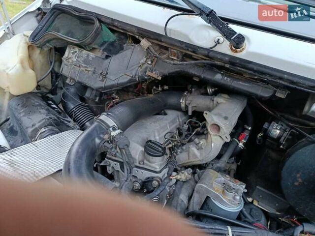 Белый Мерседес Sprinter, объемом двигателя 2.2 л и пробегом 530 тыс. км за 9000 $, фото 16 на Automoto.ua