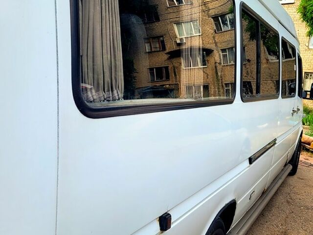 Белый Мерседес Sprinter, объемом двигателя 2.1 л и пробегом 500 тыс. км за 7000 $, фото 2 на Automoto.ua
