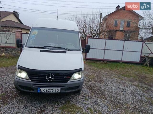 Белый Мерседес Sprinter, объемом двигателя 2.2 л и пробегом 530 тыс. км за 9000 $, фото 8 на Automoto.ua