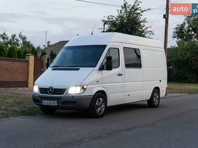 Белый Мерседес Sprinter, объемом двигателя 2.69 л и пробегом 580 тыс. км за 16300 $, фото 1 на Automoto.ua