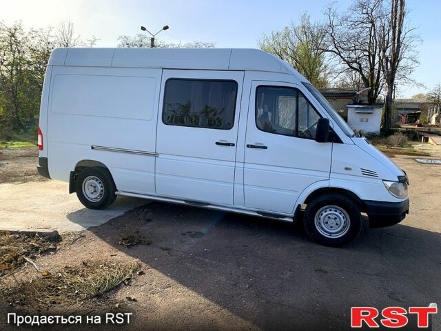 Белый Мерседес Sprinter, объемом двигателя 2.7 л и пробегом 526 тыс. км за 8500 $, фото 3 на Automoto.ua