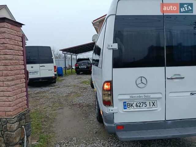 Белый Мерседес Sprinter, объемом двигателя 2.2 л и пробегом 530 тыс. км за 9000 $, фото 7 на Automoto.ua