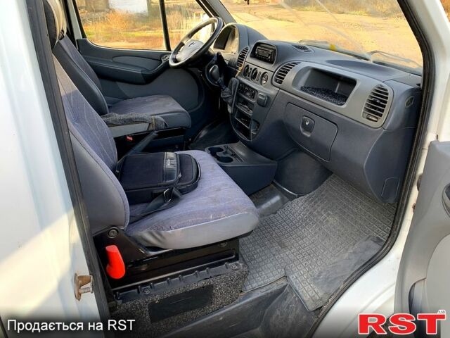 Белый Мерседес Sprinter, объемом двигателя 2.7 л и пробегом 526 тыс. км за 8500 $, фото 9 на Automoto.ua