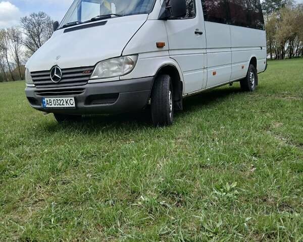 Белый Мерседес Sprinter, объемом двигателя 2.1 л и пробегом 5 тыс. км за 9000 $, фото 2 на Automoto.ua