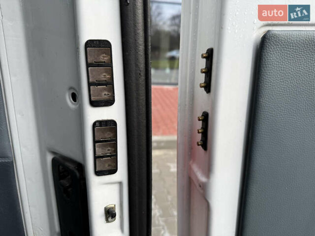 Білий Мерседес Sprinter, об'ємом двигуна 2.2 л та пробігом 361 тис. км за 9399 $, фото 20 на Automoto.ua