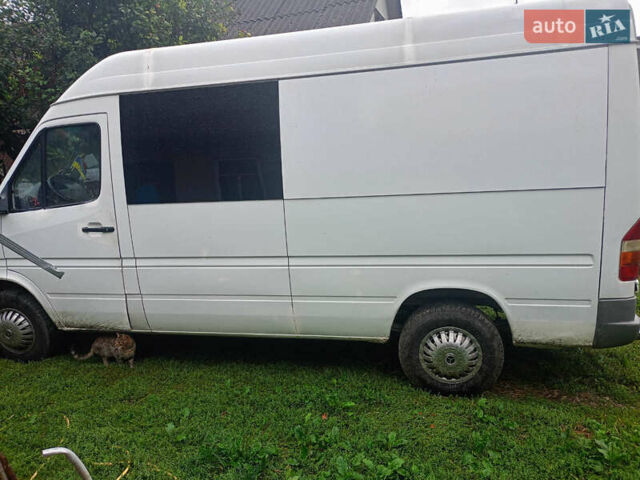Белый Мерседес Sprinter, объемом двигателя 2.2 л и пробегом 552 тыс. км за 6700 $, фото 4 на Automoto.ua