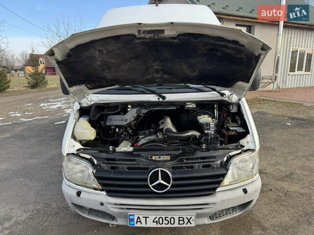 Белый Мерседес Sprinter, объемом двигателя 2.7 л и пробегом 593 тыс. км за 12500 $, фото 6 на Automoto.ua