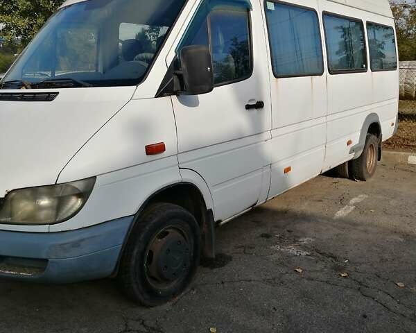 Белый Мерседес Sprinter, объемом двигателя 2.15 л и пробегом 500 тыс. км за 8500 $, фото 16 на Automoto.ua