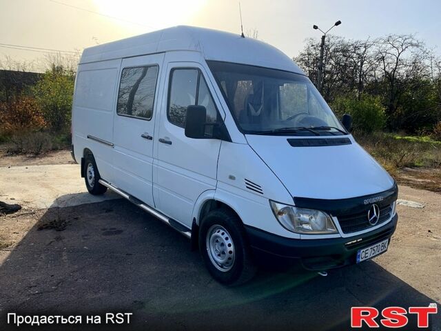 Белый Мерседес Sprinter, объемом двигателя 2.7 л и пробегом 526 тыс. км за 8500 $, фото 2 на Automoto.ua