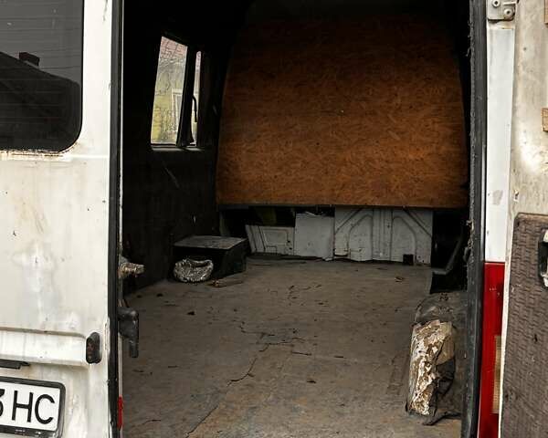 Белый Мерседес Sprinter, объемом двигателя 2.19 л и пробегом 560 тыс. км за 5200 $, фото 4 на Automoto.ua